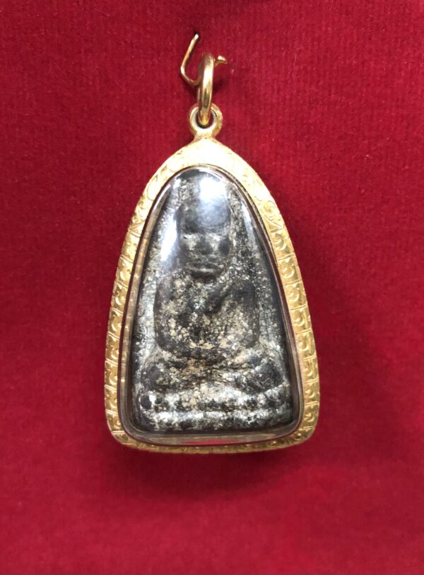 หลวงปู่ทวดเลี่ยมทองคำ 1 องค์ ราคา 6,000 ฿